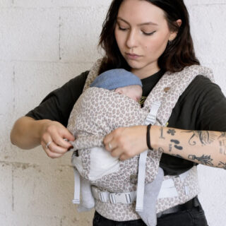 porte-bebe-physiocarrier-2-leopard (2)