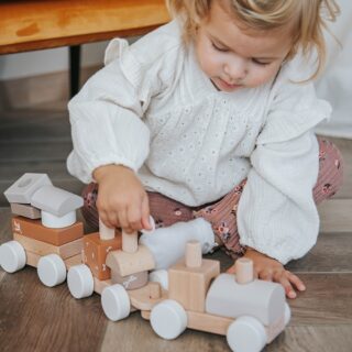 label-label-stacking-train-nougat